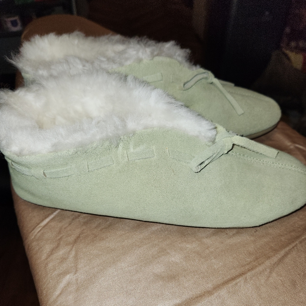 Green Ease leather Slippers with shearling wool lining. 12 N.